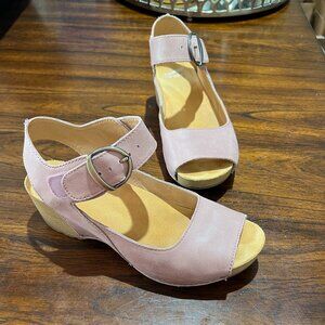 Dansko Tiana in Blush – EU 38 (~US W8)